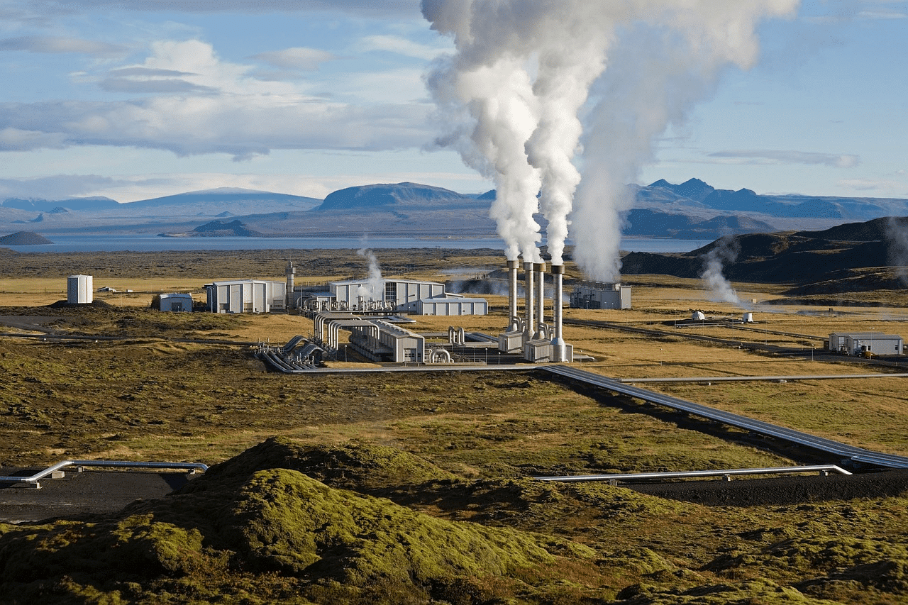 Geothermie Anlage auf einem Feld