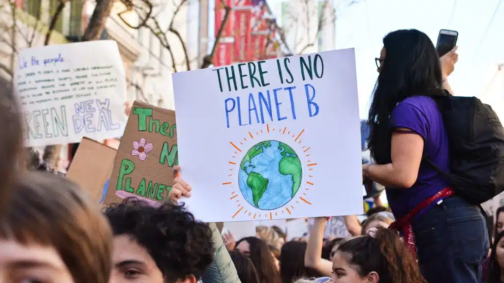 Klimaschutz Plakat mit der Aufschrift There is no planet B