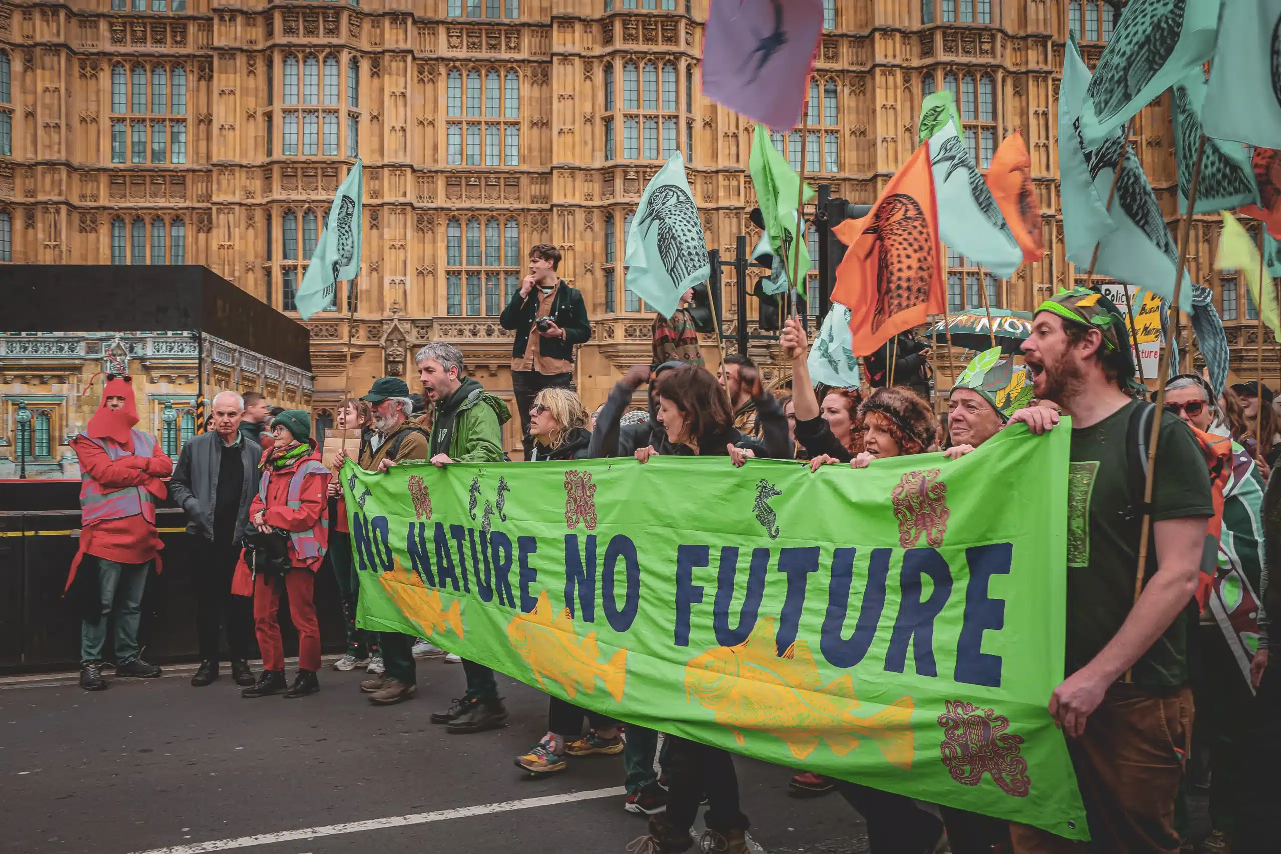 Menschen protestieren gegen Klimakrise
