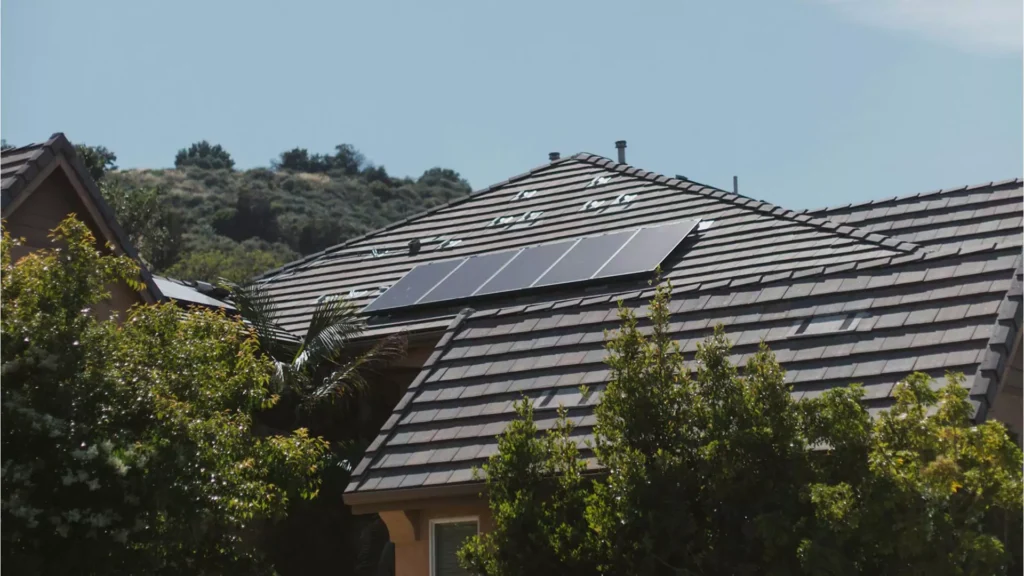 Haus mit Photovoltaikanlage auf Dach