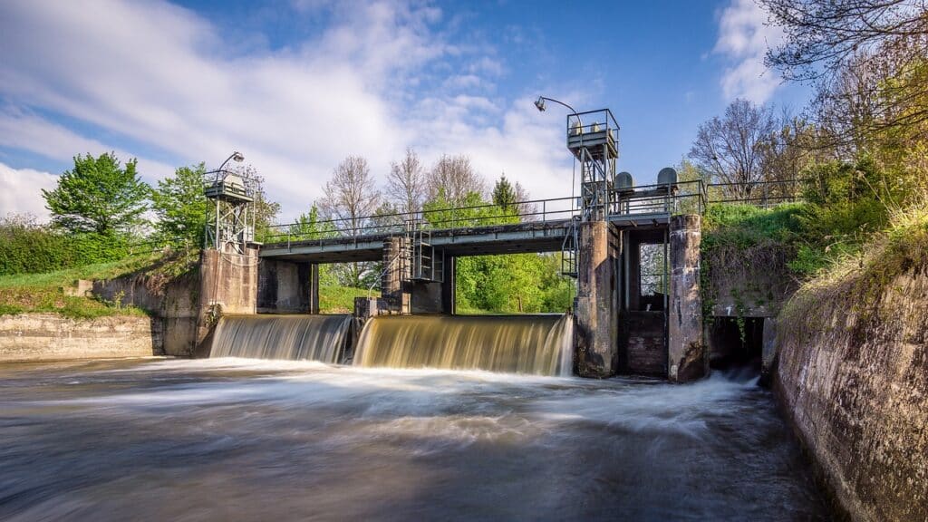 Wasserkraftwerke in Deutschland gibt es schon seit langer Zeit. (Foto: guentherlig/Pixabay)