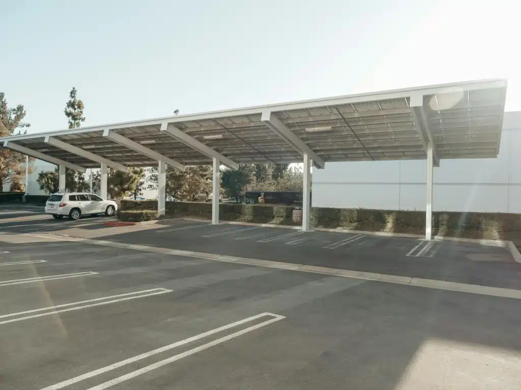 Solar Carport Kosten können stark variieren. (Foto: Kindel Media/Pexels)