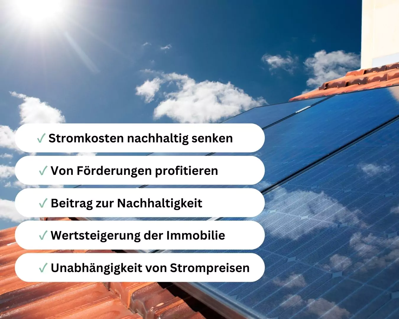 PV Anlage Vorteile mit Sonne im Hintergrund