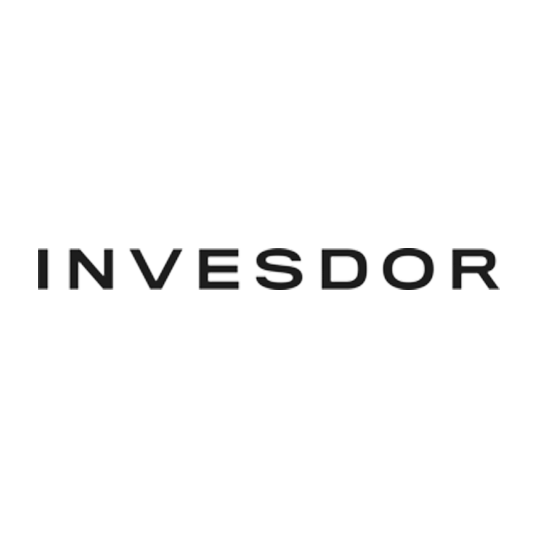 Das Bild zeigt das Wort INVESDOR in fetten, schwarzen Großbuchstaben auf einem transparenten Hintergrund, was seine Rolle unter den führenden Impact Investing Plattformen darstellt.