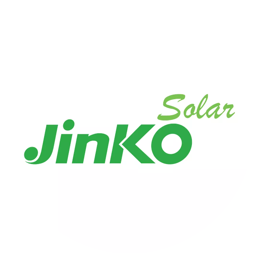 Das Bild zeigt das Logo von Jinko Solar mit Jinko in großen grünen Buchstaben und Solar in kleinerer, kursiver grüner Schrift über dem K und O, alles auf weißem Hintergrund.