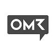 Eine dunkle Sprechblase mit weißen Buchstaben OMR auf hellgrauem Hintergrund deutet auf subtile Weise Themen wie erneuerbare Energien an. Das R hat ein einzigartiges, stilisiertes Design.