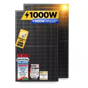 Zwei große schwarze Solarpaneele sind vertikal gestapelt. Auf der Vorderseite befinden sich Aufschriften: 1000W, +300W Bifazial*2, und Plaketten mit Auszeichnungen, Zertifizierungen und einer App-Promotion. In der oberen rechten Ecke leuchtet eine Sonne.