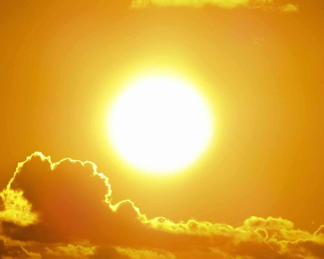 Sonne mit Wolken